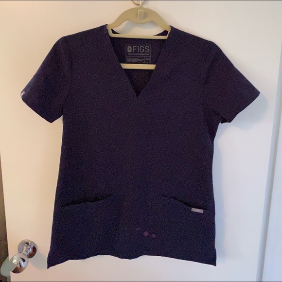 Casma™ Three-Pocket Scrub Top - Picture 3 of 3